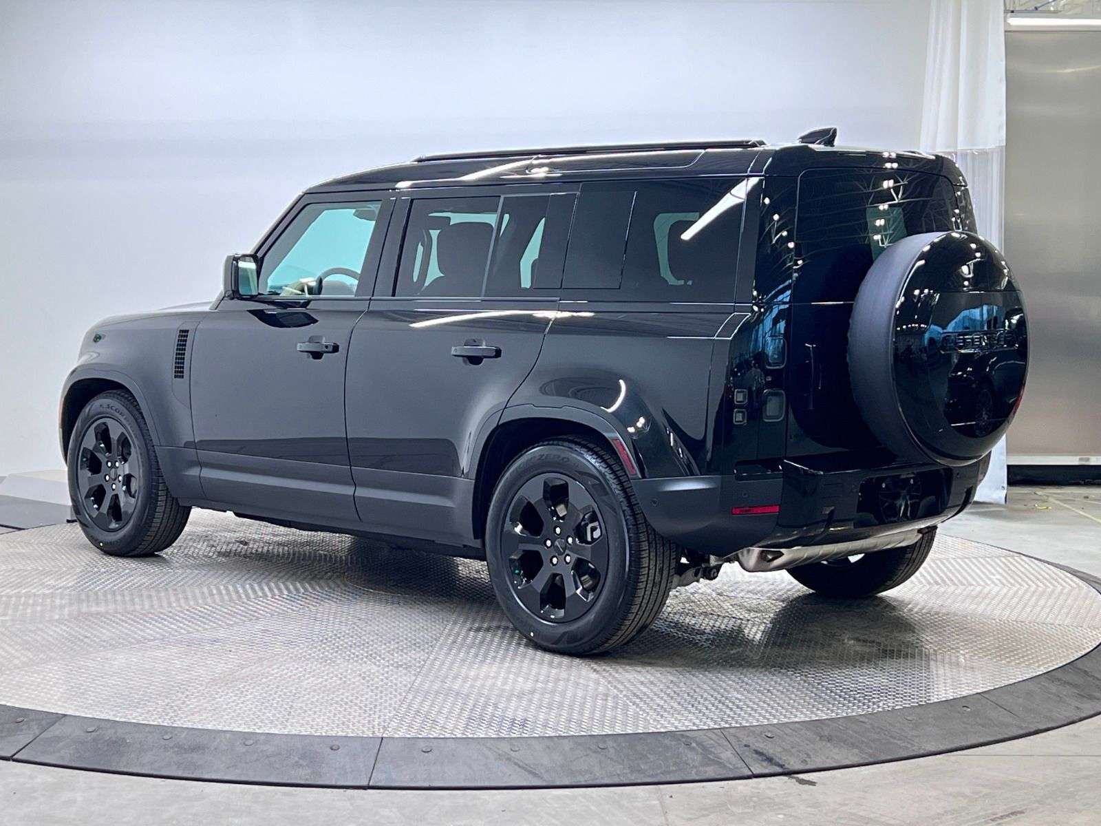 2026 Land Rover Defender 110 P400 S | 7-SEATER alt 3
