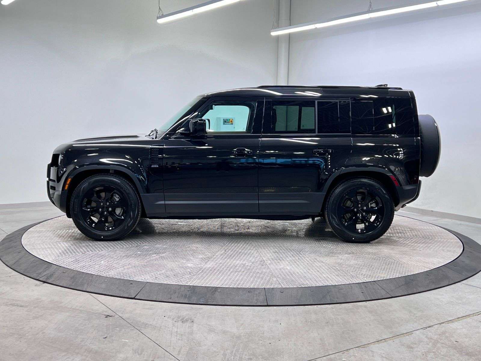 2026 Land Rover Defender 110 P400 S | 7-SEATER alt 2