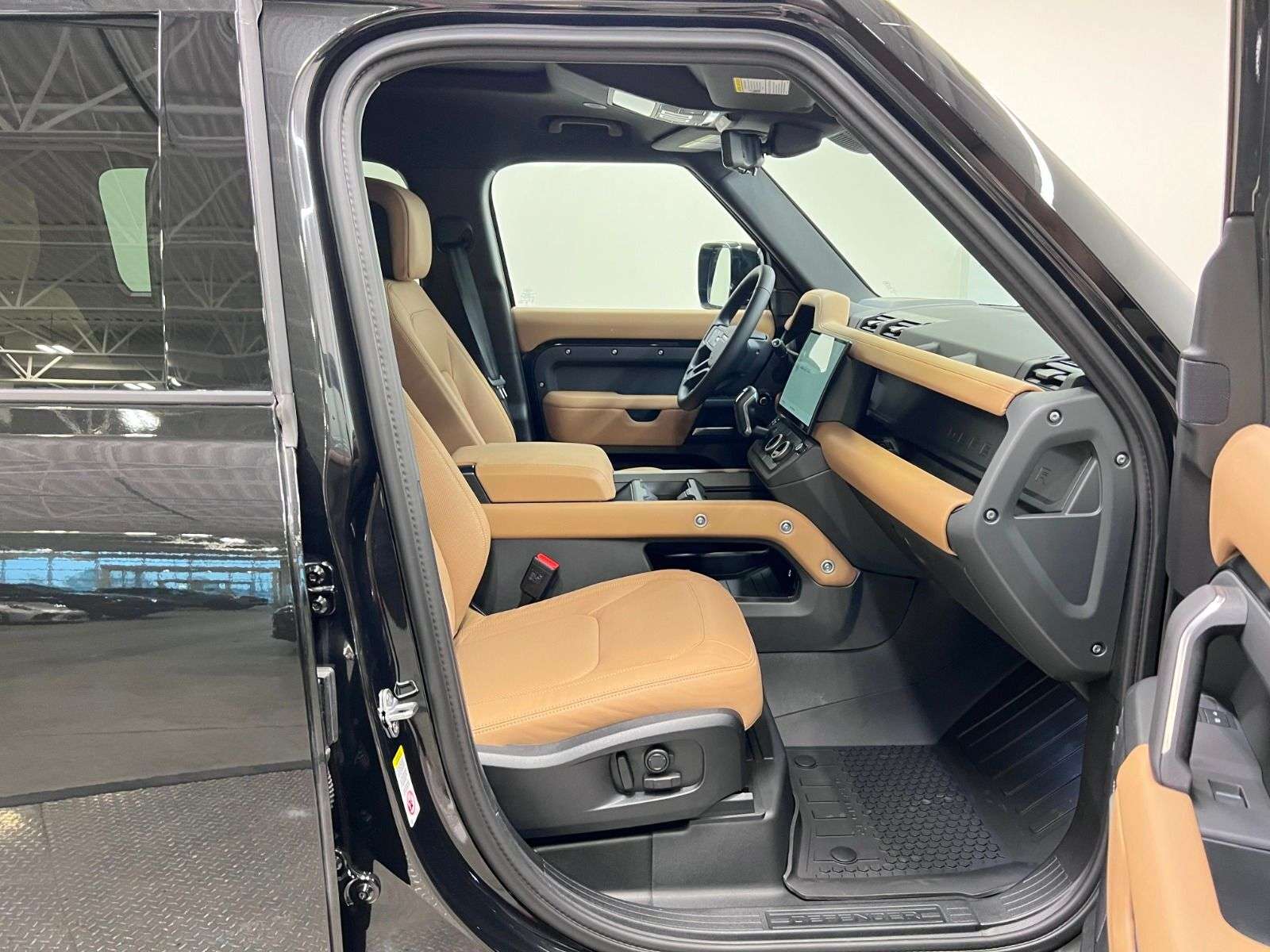 2026 Land Rover Defender 110 P400 S | 7-SEATER alt 5