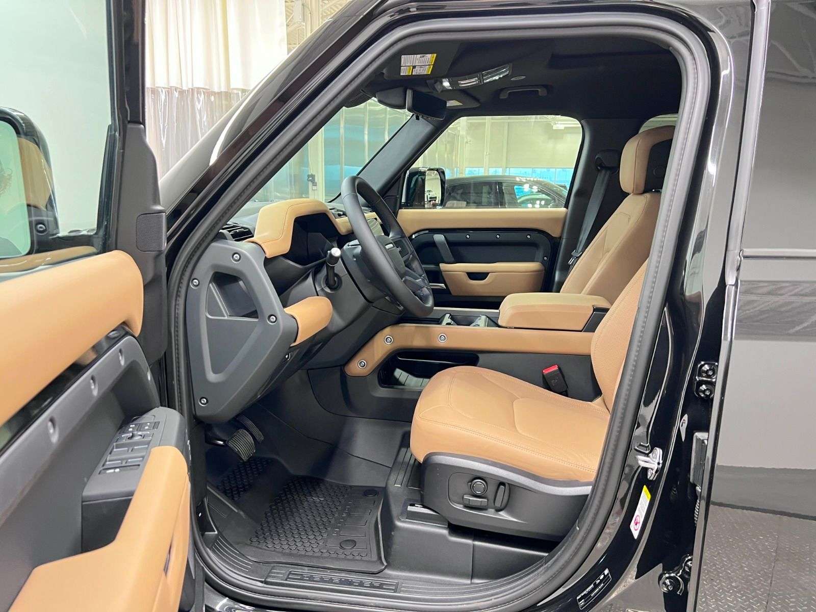 2026 Land Rover Defender 110 P400 S | 7-SEATER thumb 32