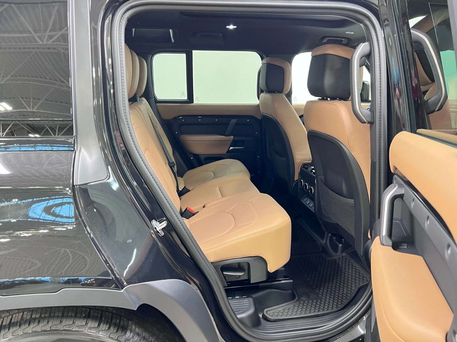 2026 Land Rover Defender 110 P400 S | 7-SEATER thumb 22