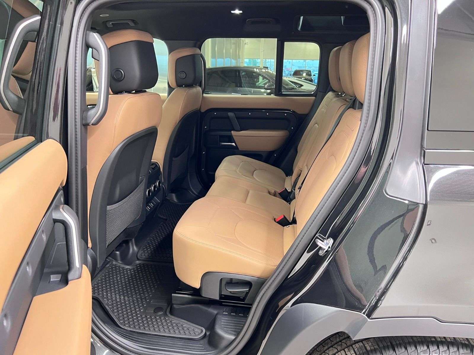 2026 Land Rover Defender 110 P400 S | 7-SEATER thumb 23