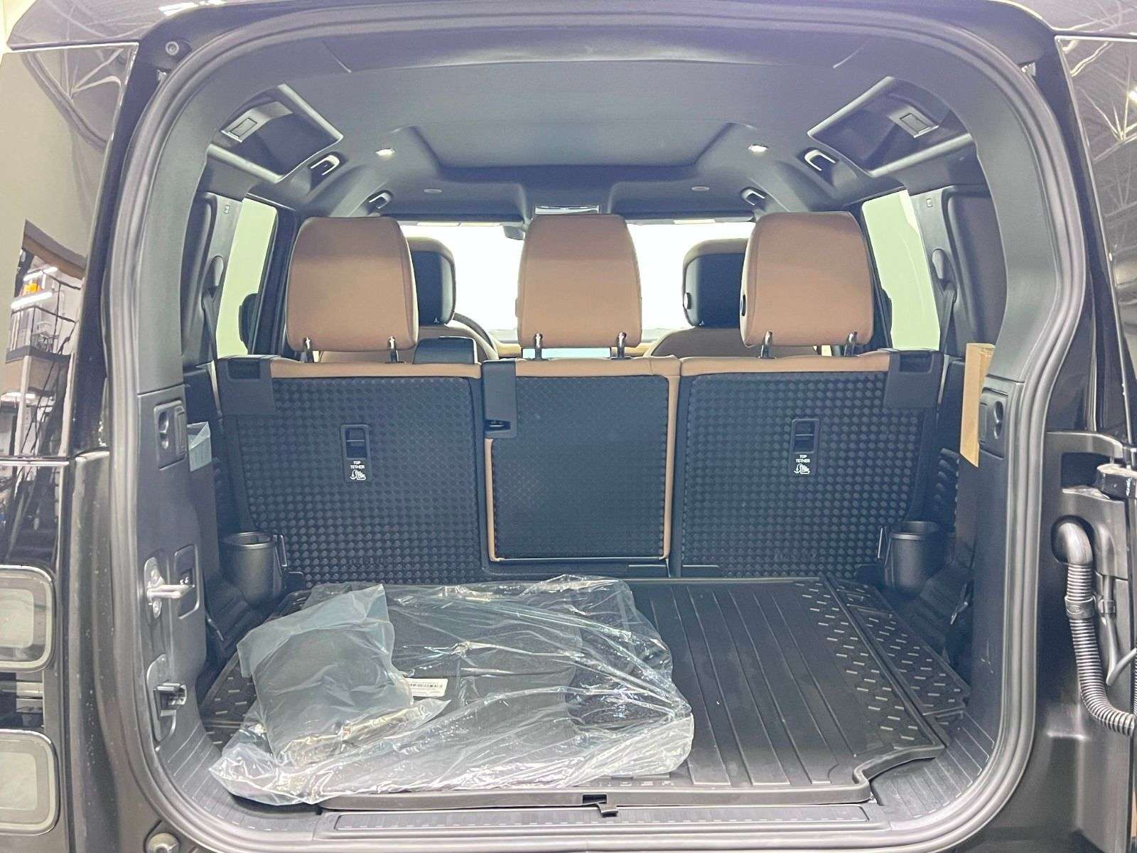 2026 Land Rover Defender 110 P400 S | 7-SEATER thumb 15