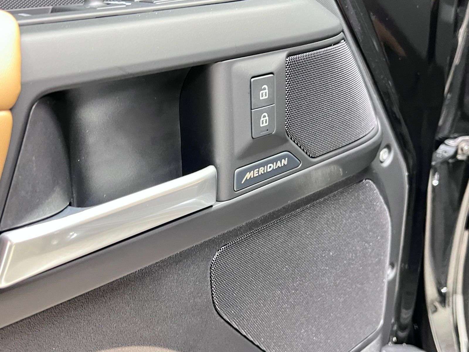 2026 Land Rover Defender 110 P400 S | 7-SEATER thumb 28
