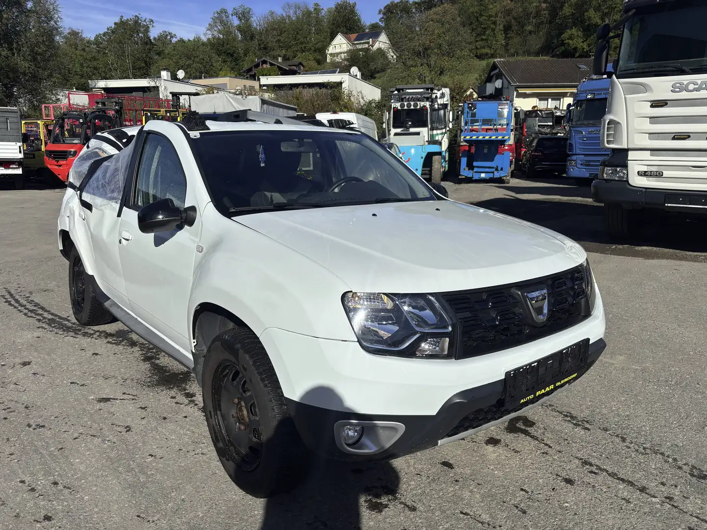Dacia Duster 4x4 SUV / Geländewagen Unfall Weiß - 2