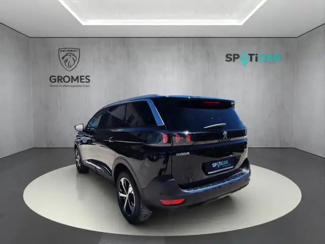 Peugeot 5008 view 5