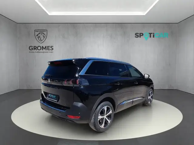 Peugeot 5008 view 3