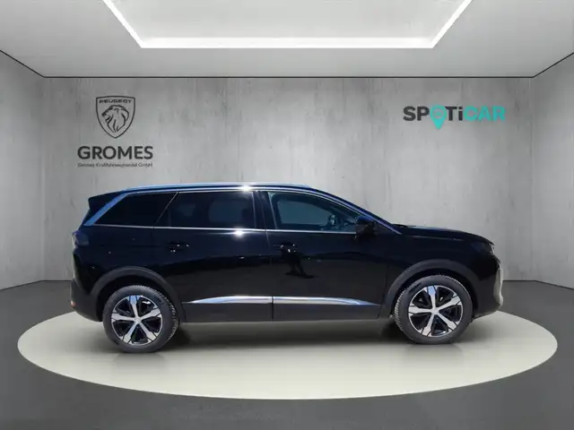 Peugeot 5008 view 2