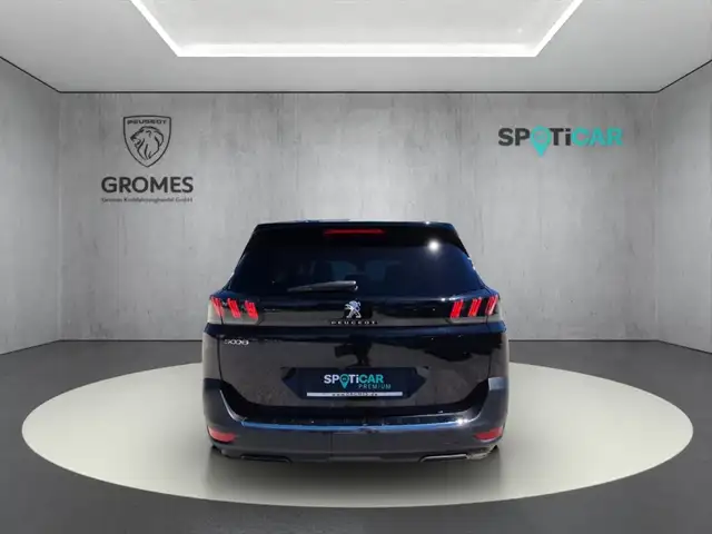 Peugeot 5008 view 4