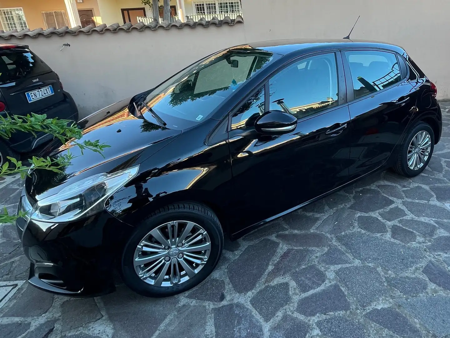 Peugeot 208 208 5p 1.2 puretech Active gpl 82cv Nero - 1
