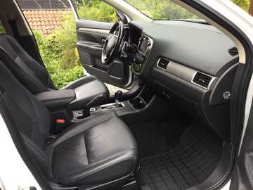 Outlander 2.2 DI-D 156 Instyle TC-SST