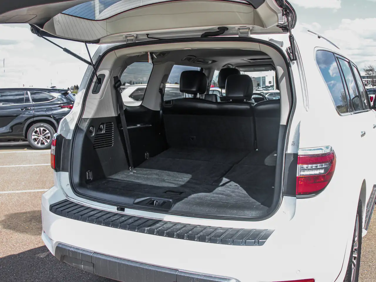 Nissan Armada снимка Nissan Armada