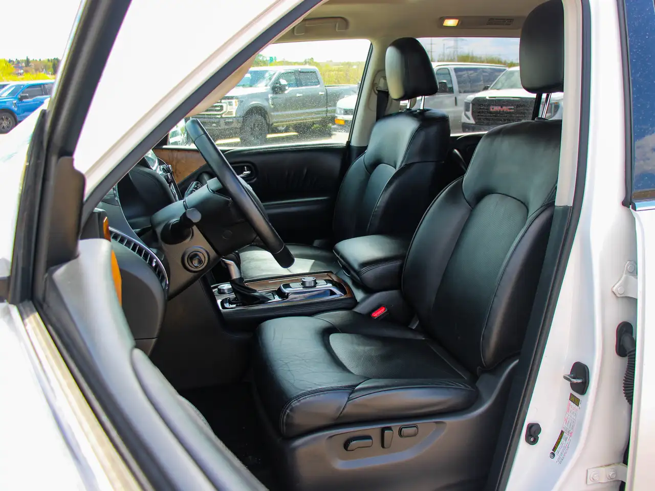 Nissan Armada снимка Nissan Armada