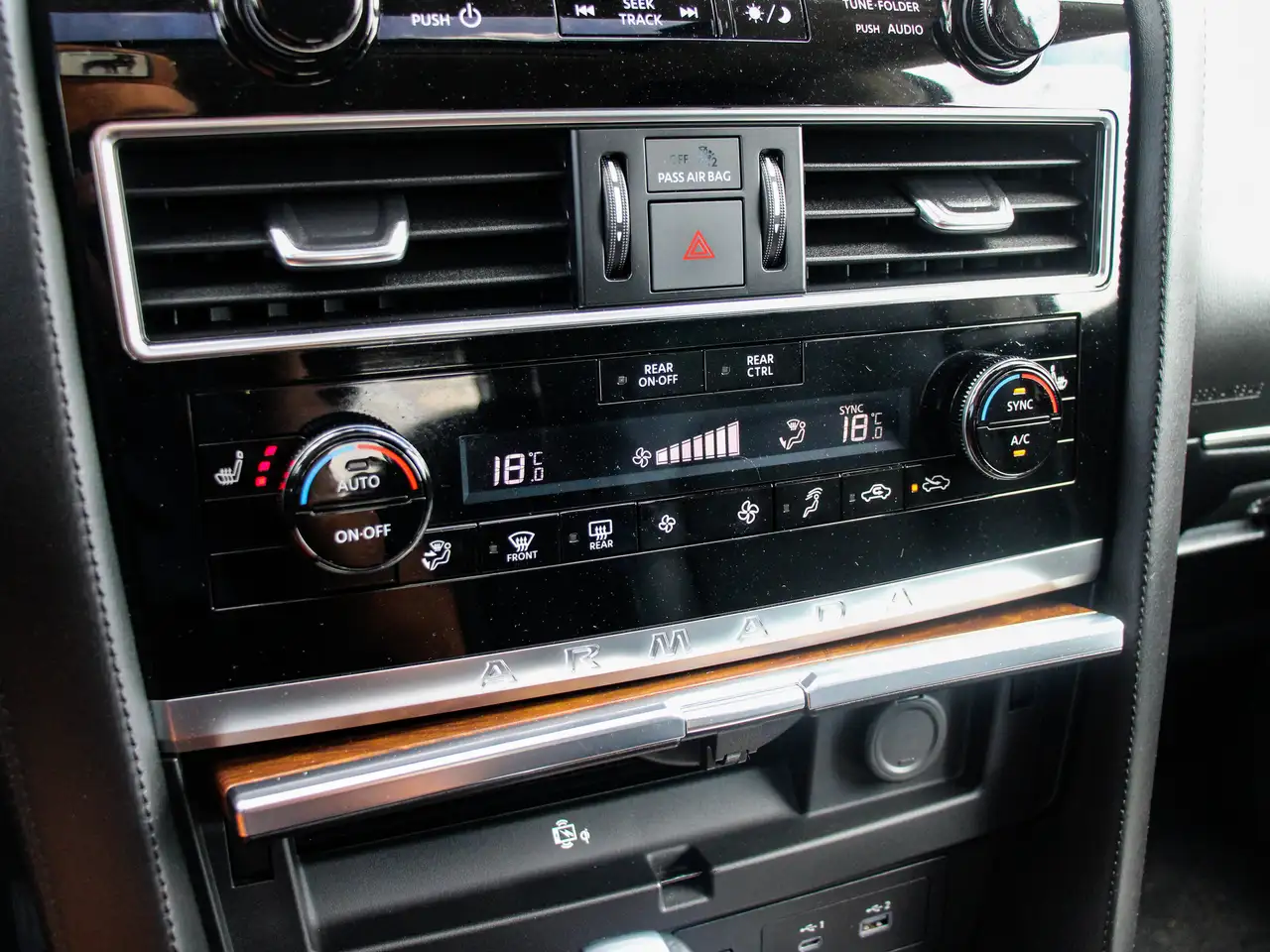 Nissan Armada снимка Nissan Armada