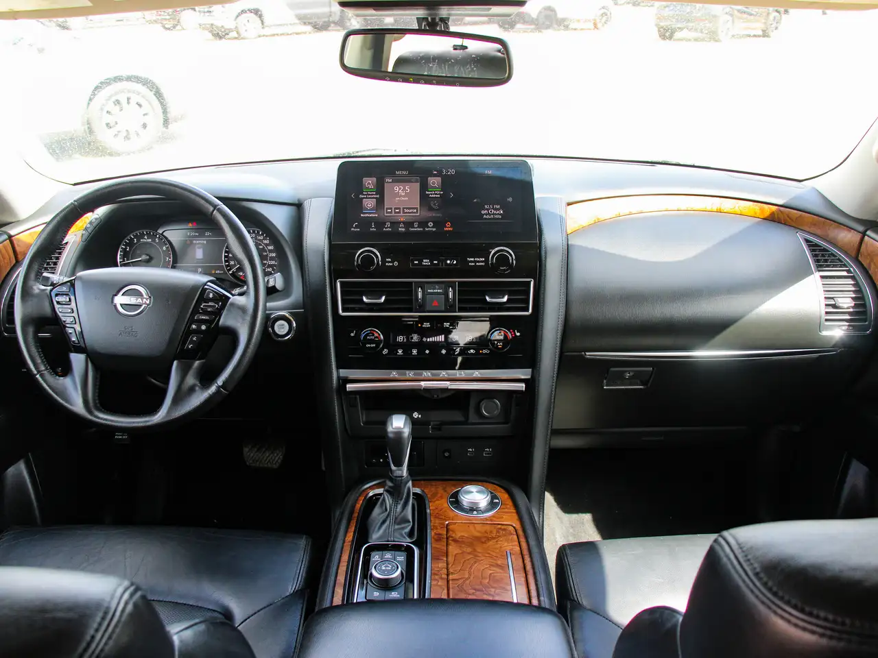 Nissan Armada снимка Nissan Armada