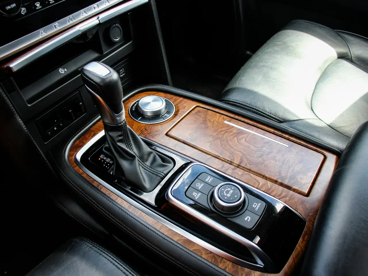 Nissan Armada снимка Nissan Armada