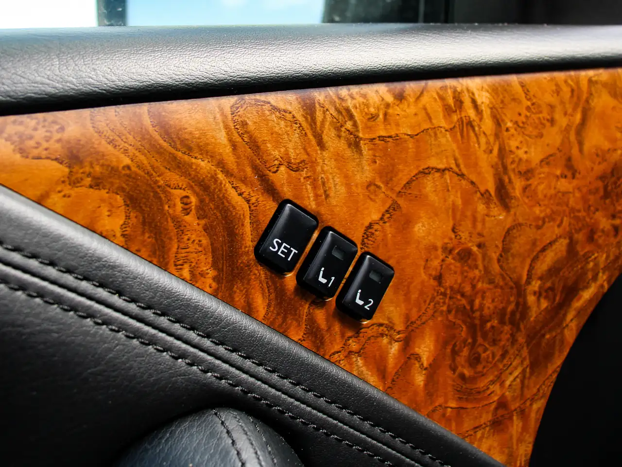 Nissan Armada снимка Nissan Armada