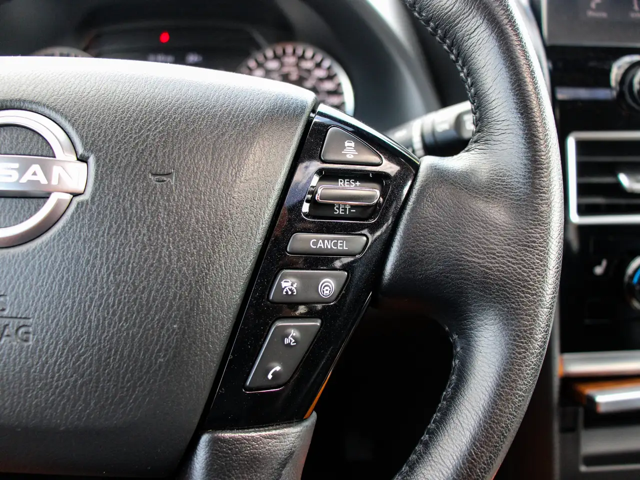 Nissan Armada снимка Nissan Armada