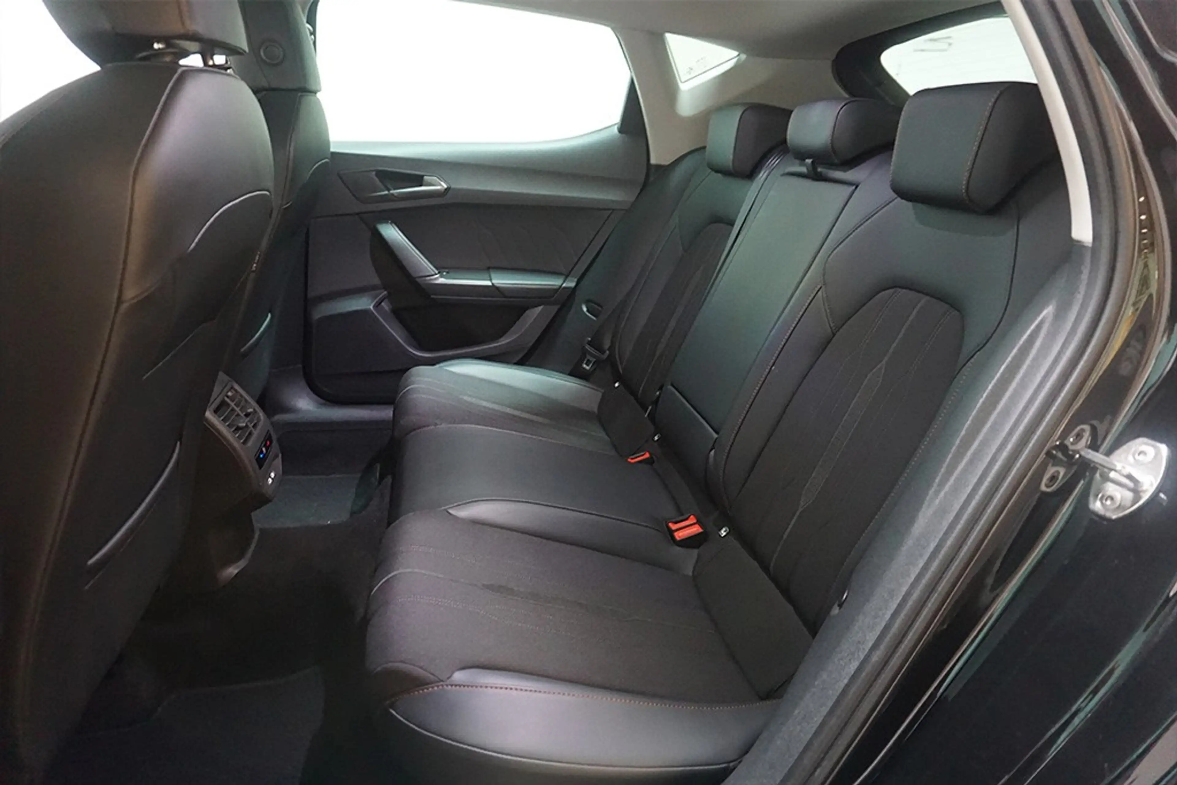 CUPRA Leon 1.5eTSI DSG Virtual SHZ Navi LED — photo 12