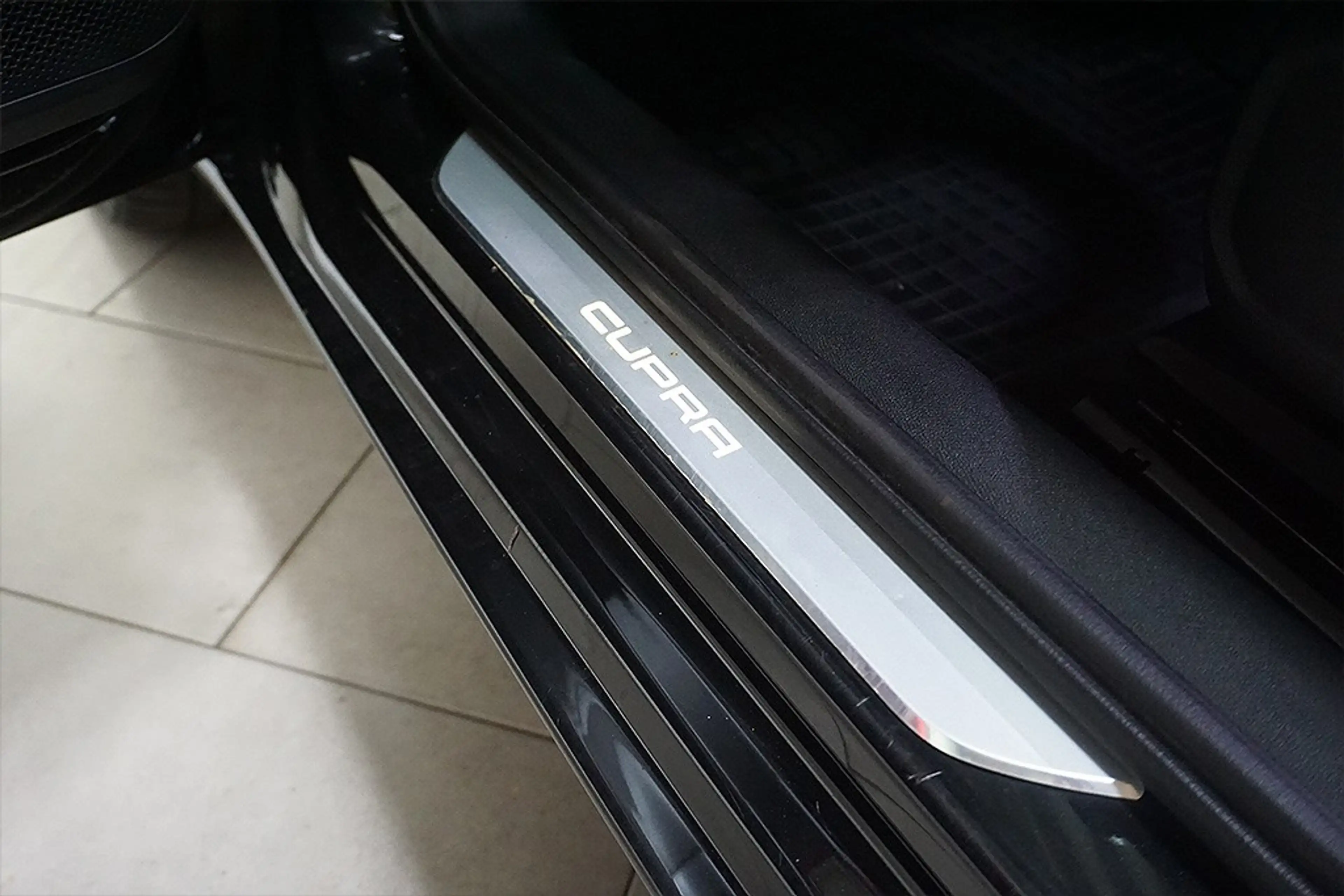 CUPRA Leon 1.5eTSI DSG Virtual SHZ Navi LED — photo 7