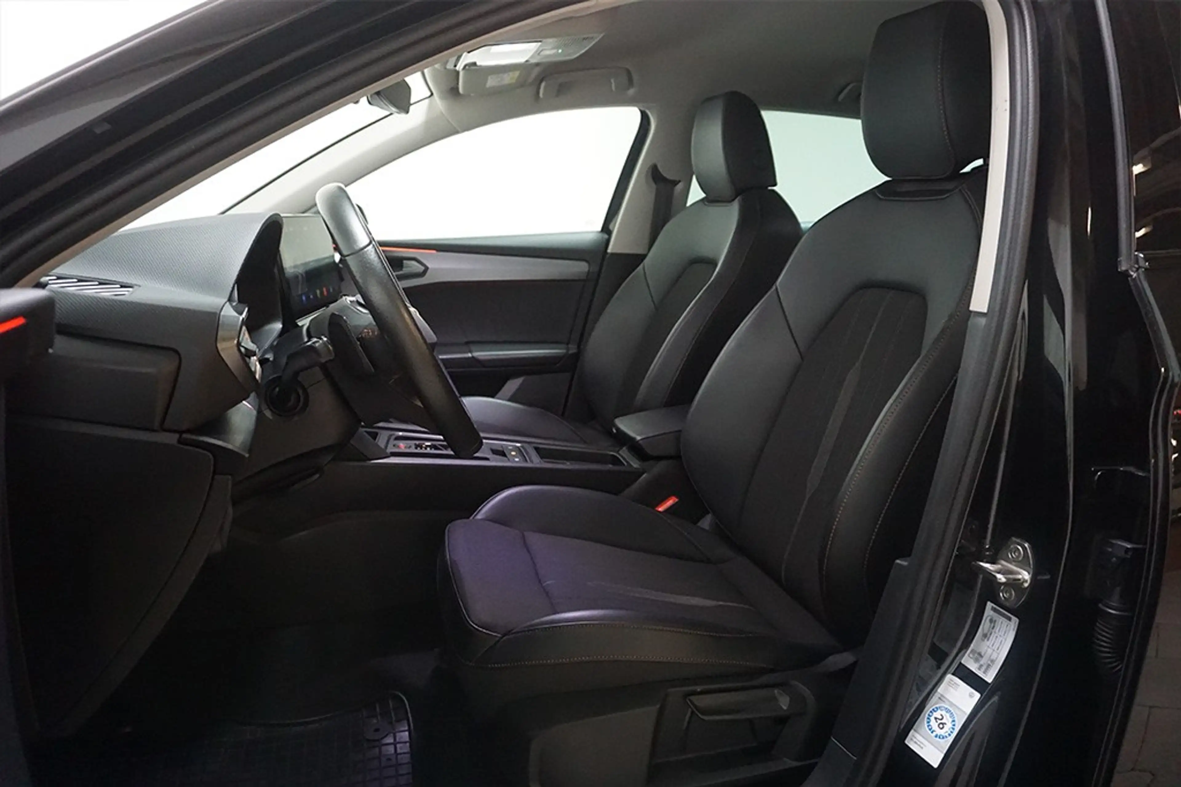 CUPRA Leon 1.5eTSI DSG Virtual SHZ Navi LED — photo 8
