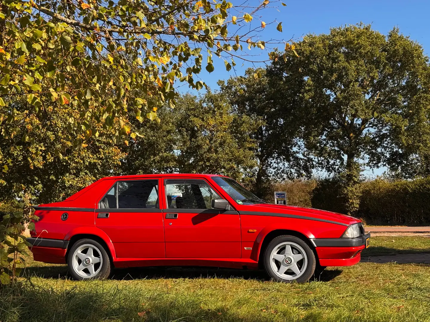 Alfa Romeo 75 75 2.0TS Rot - 2
