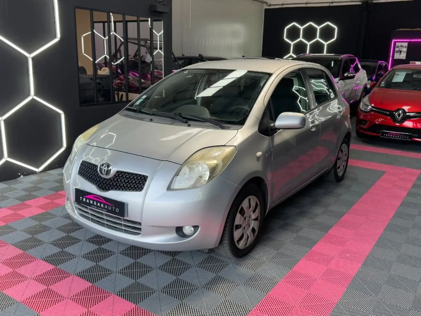 Toyota Yaris II D-4D 1.4 ~ 90 ch ~ Climatisation Auto ~ Radio ~ Gris - 2