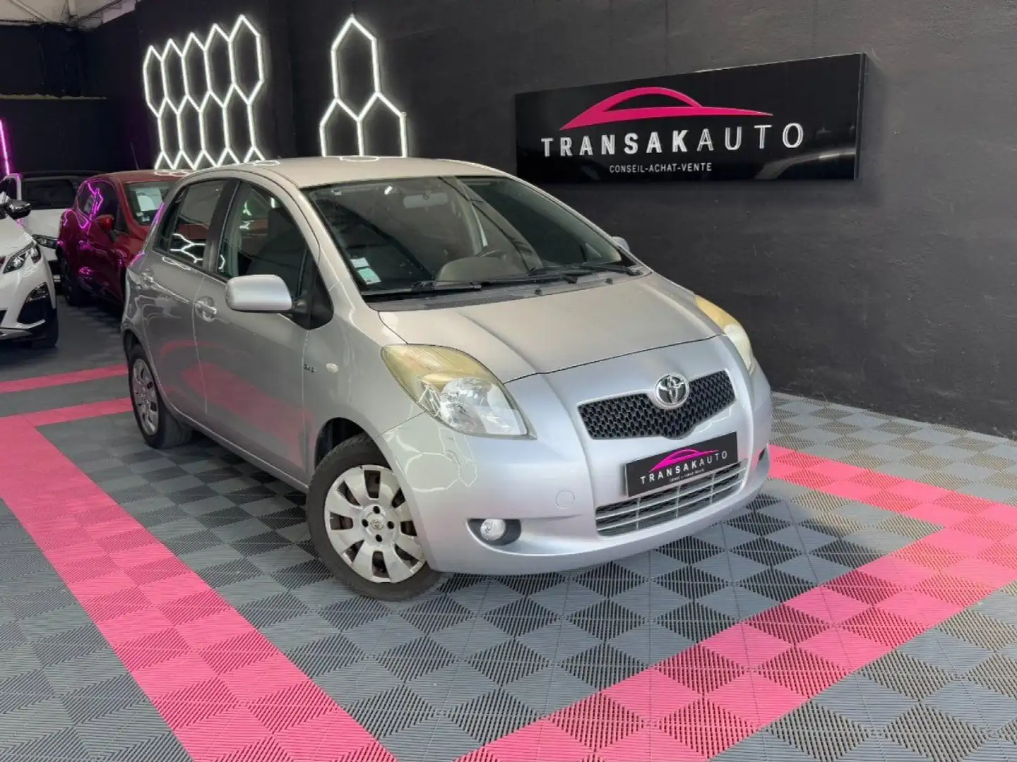 Toyota Yaris II D-4D 1.4 ~ 90 ch ~ Climatisation Auto ~ Radio ~ Gris - 1