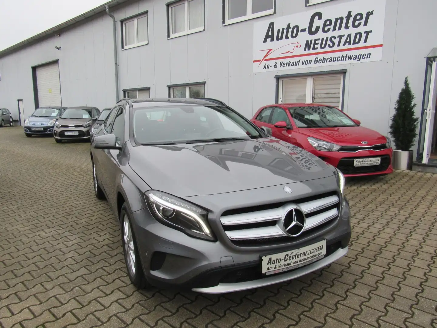 Mercedes-Benz GLA 200 NAVI, XENON, AHK, PDC.. Grau - 2
