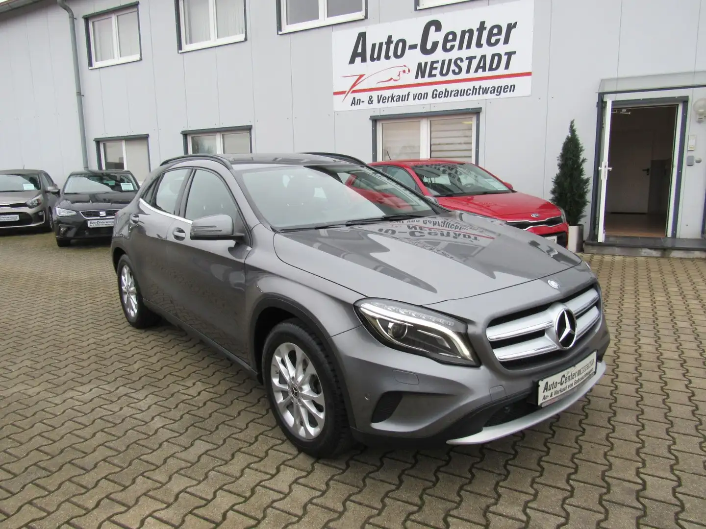 Mercedes-Benz GLA 200 NAVI, XENON, AHK, PDC.. Grau - 1