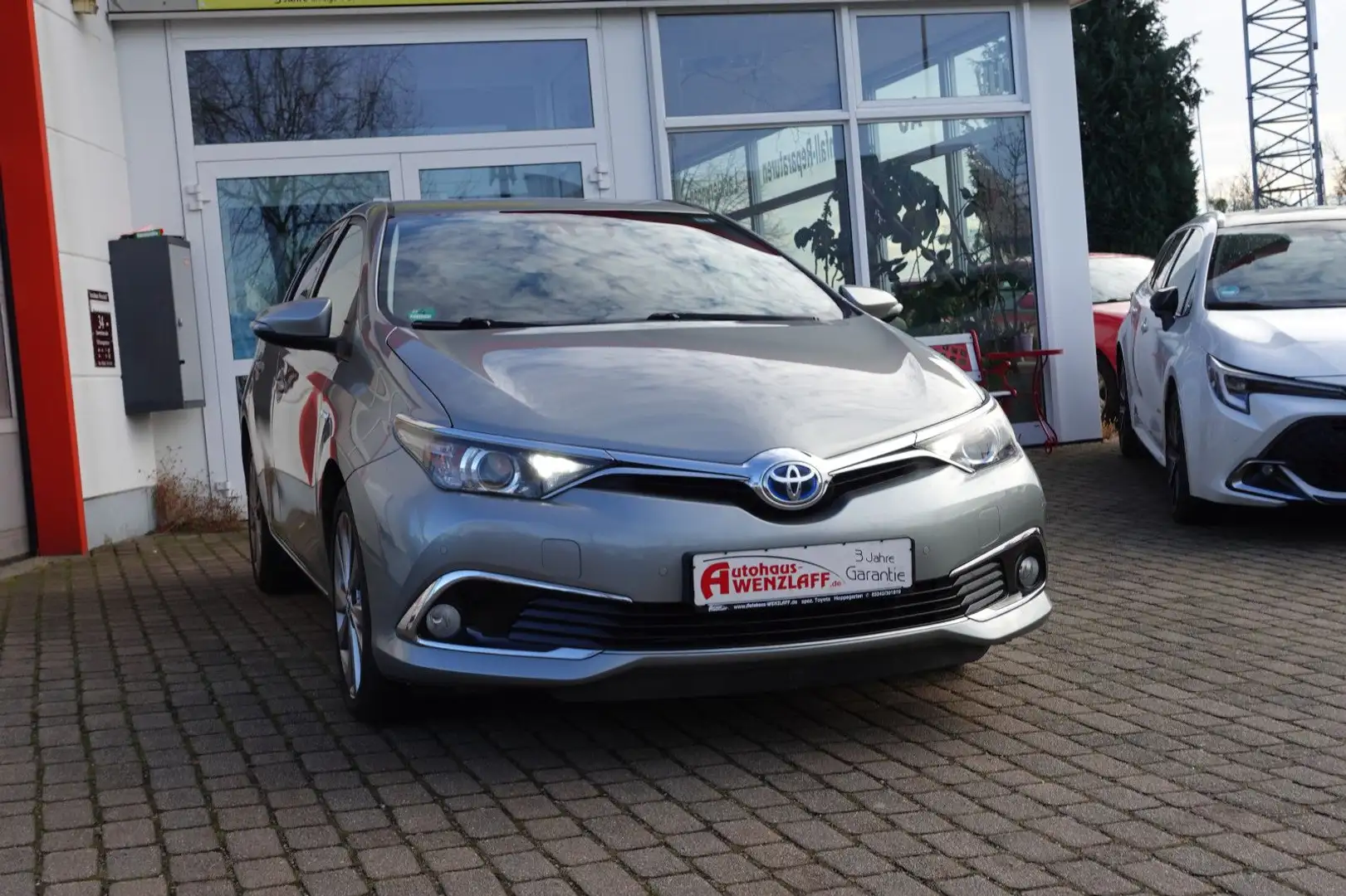Toyota Auris Hybrid Executive 1,8l 3 Jahre Garantie Silber - 2