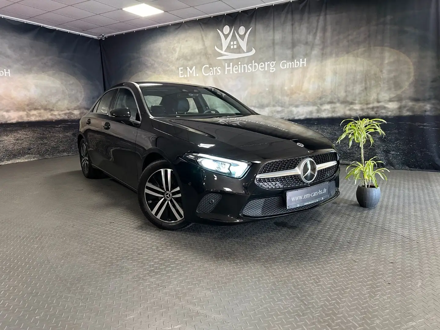 Mercedes-Benz A 180 Lim. High-End Business LED Leder MBUX Negro - 1