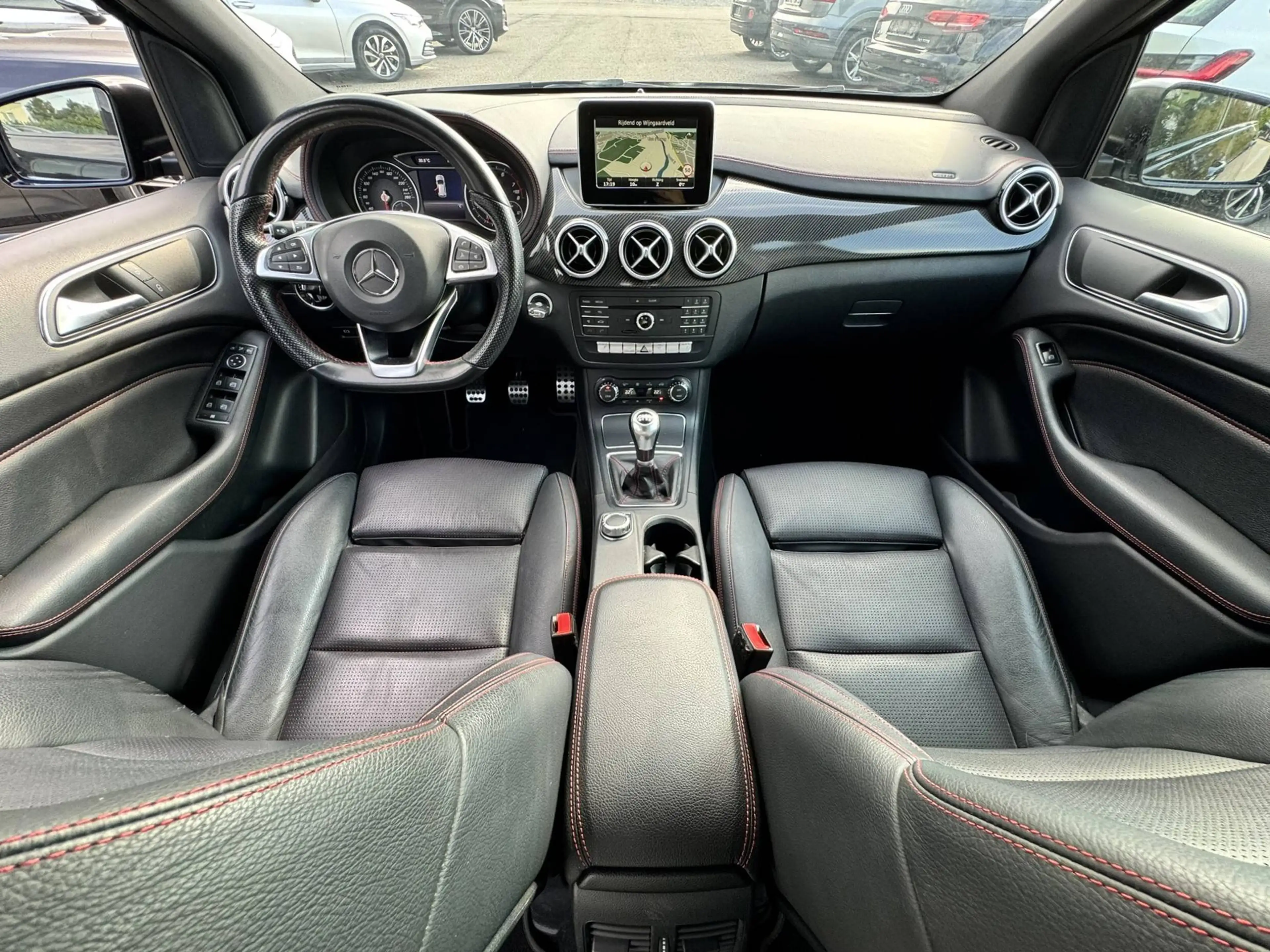 Mercedes-Benz B 200 AMG LINE / BLACK PACK / NAVIGATIE / CAMERA / PDC / WAARBORG — photo 12