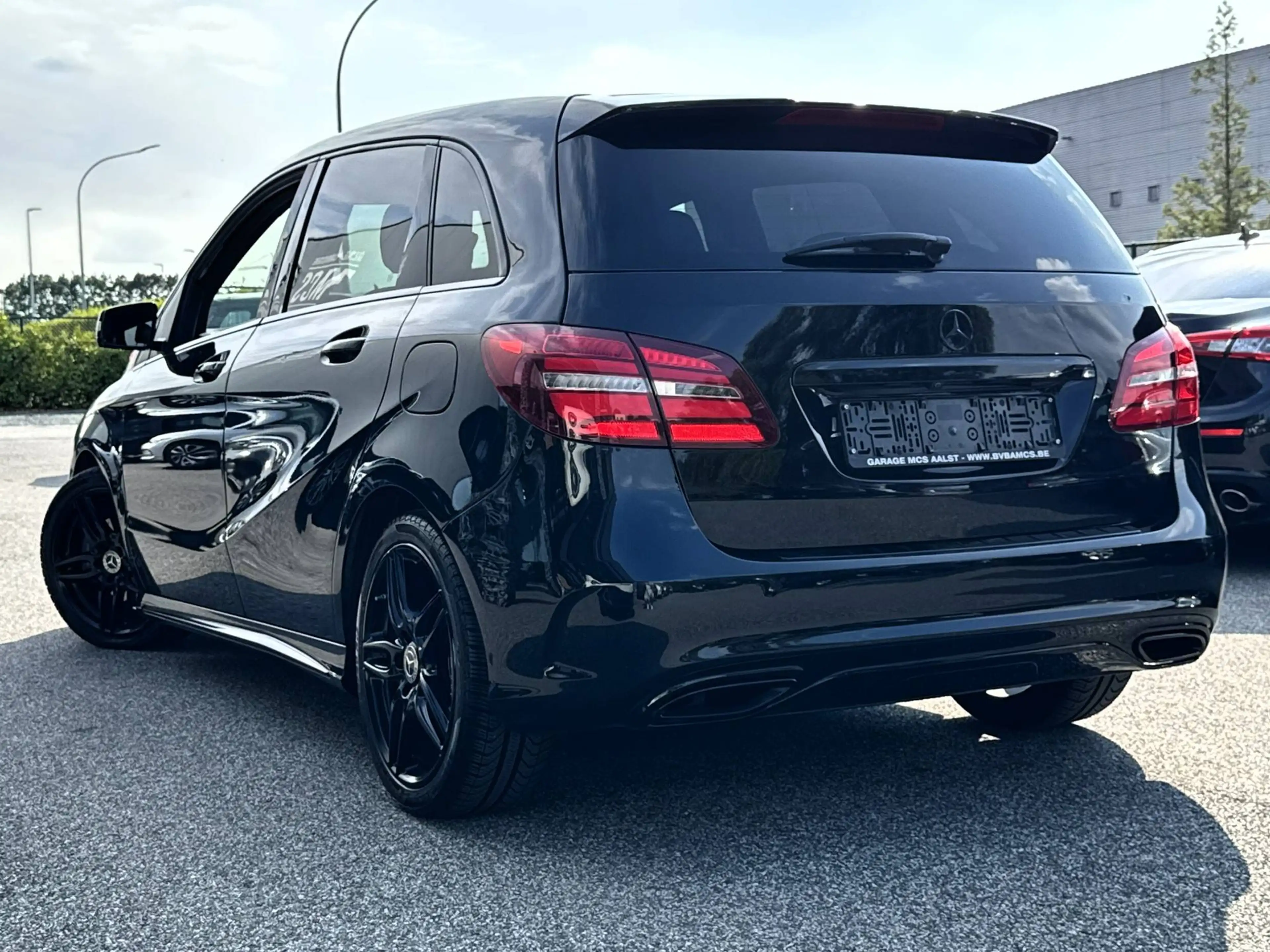 Mercedes-Benz B 200 AMG LINE / BLACK PACK / NAVIGATIE / CAMERA / PDC / WAARBORG — photo 5