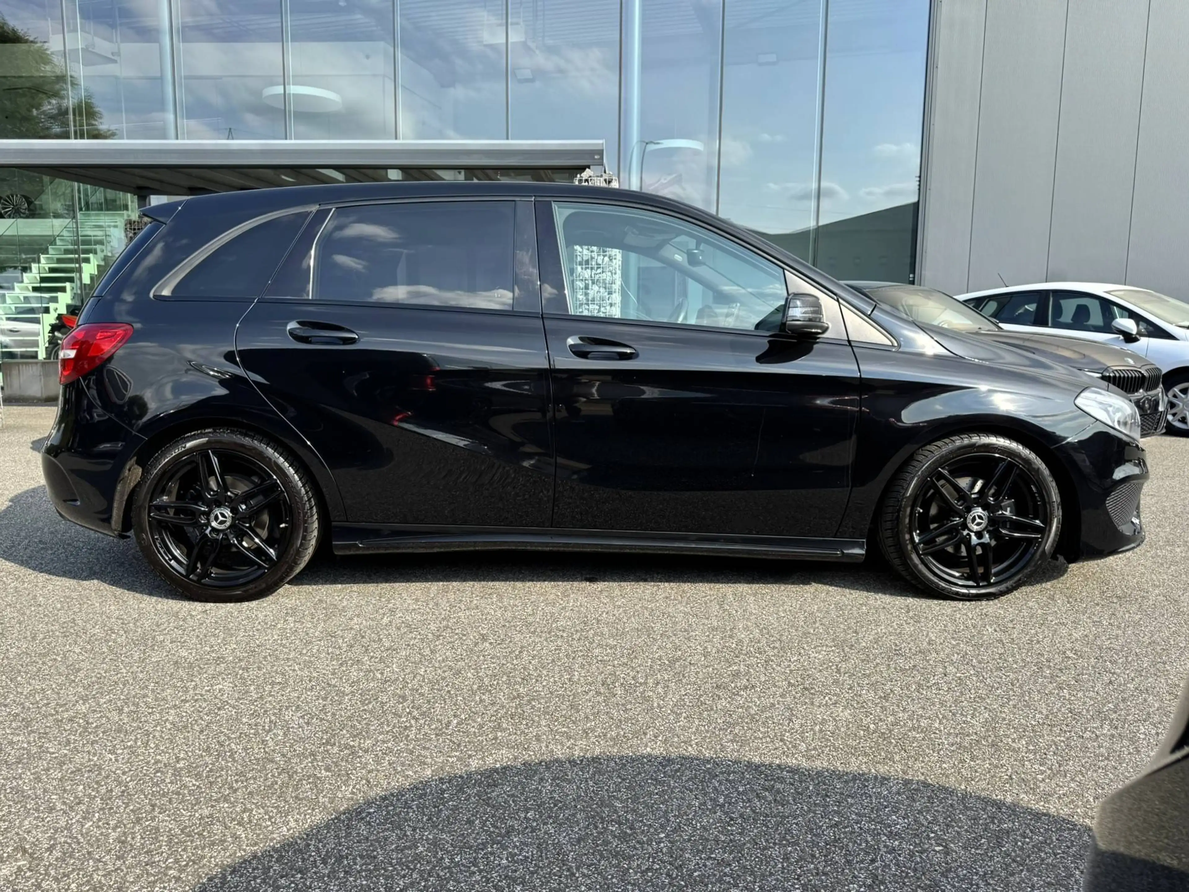 Mercedes-Benz B 200 AMG LINE / BLACK PACK / NAVIGATIE / CAMERA / PDC / WAARBORG — photo 8