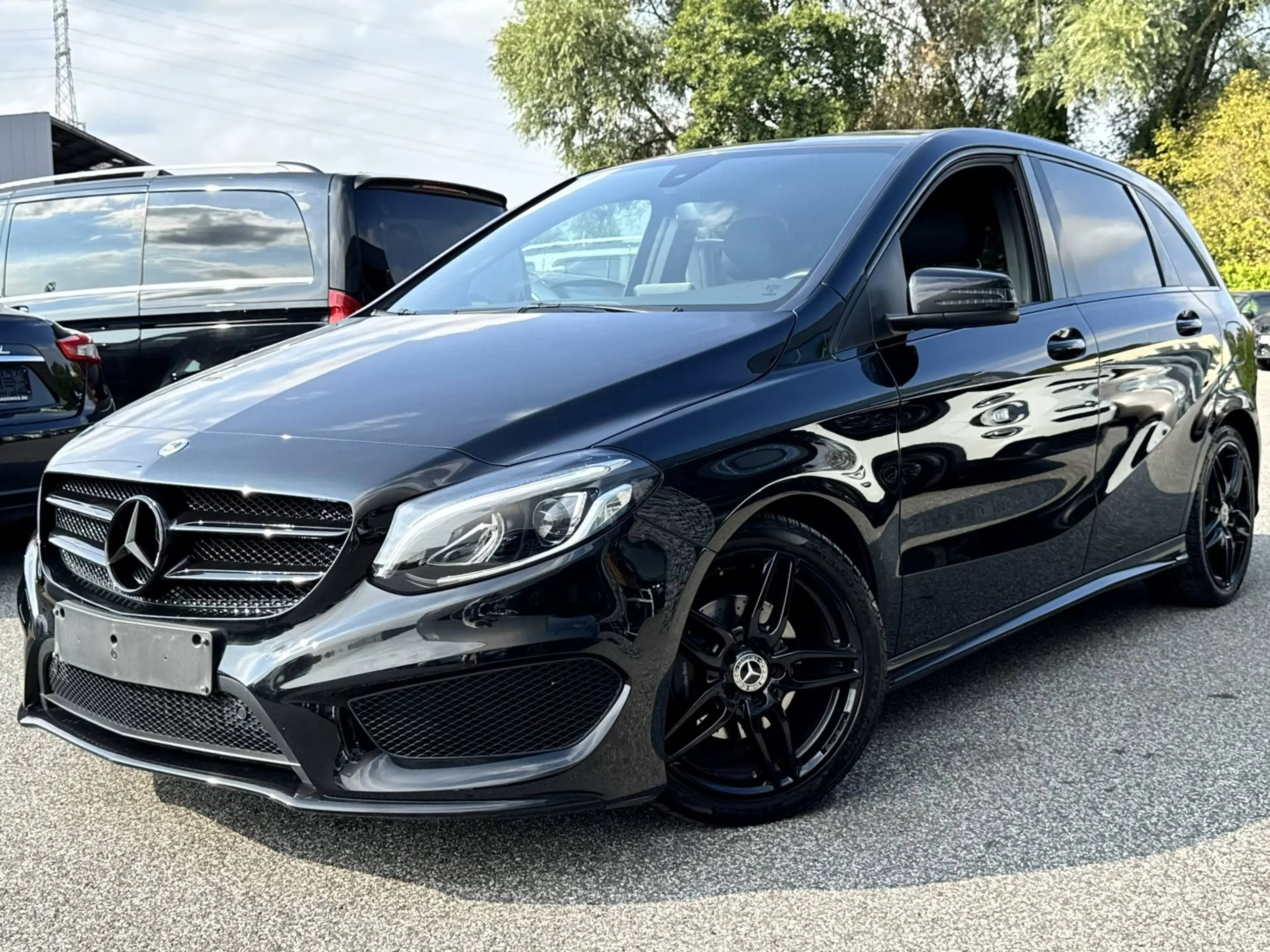 Mercedes-Benz B 200 AMG LINE / BLACK PACK / NAVIGATIE / CAMERA / PDC / WAARBORG — photo 3