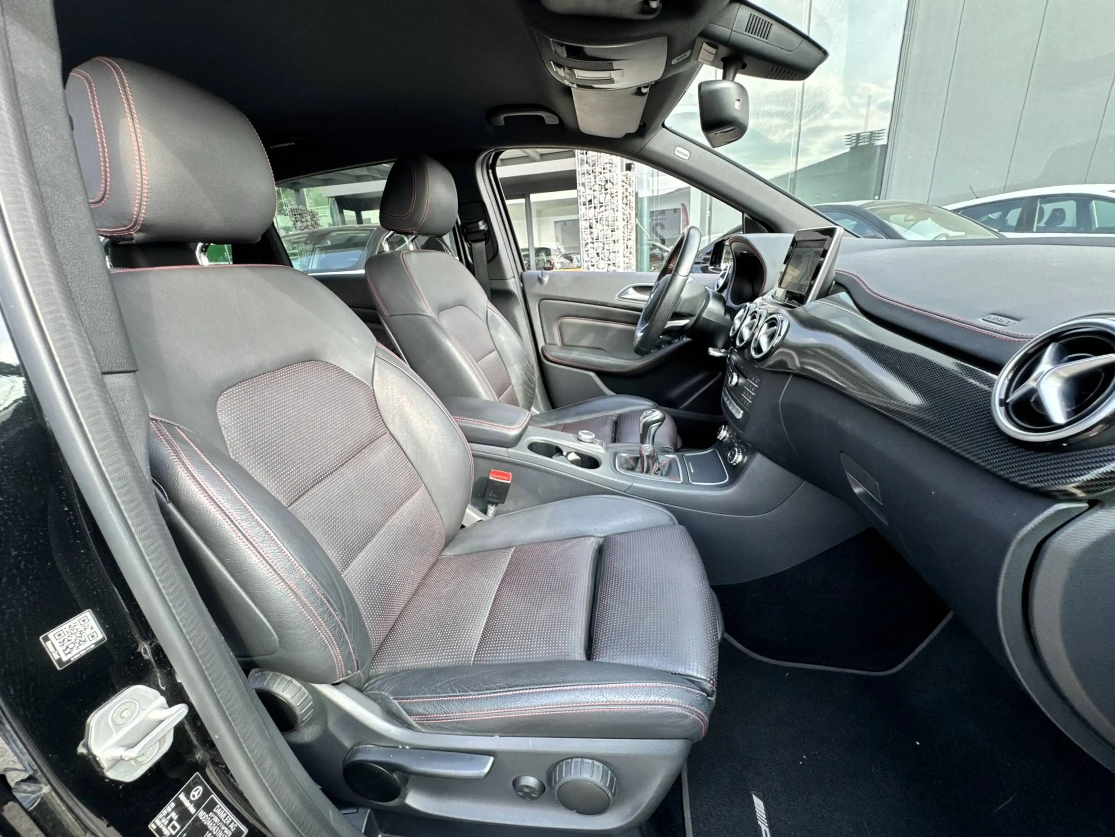 Mercedes-Benz B 200 AMG LINE / BLACK PACK / NAVIGATIE / CAMERA / PDC / WAARBORG — photo 10