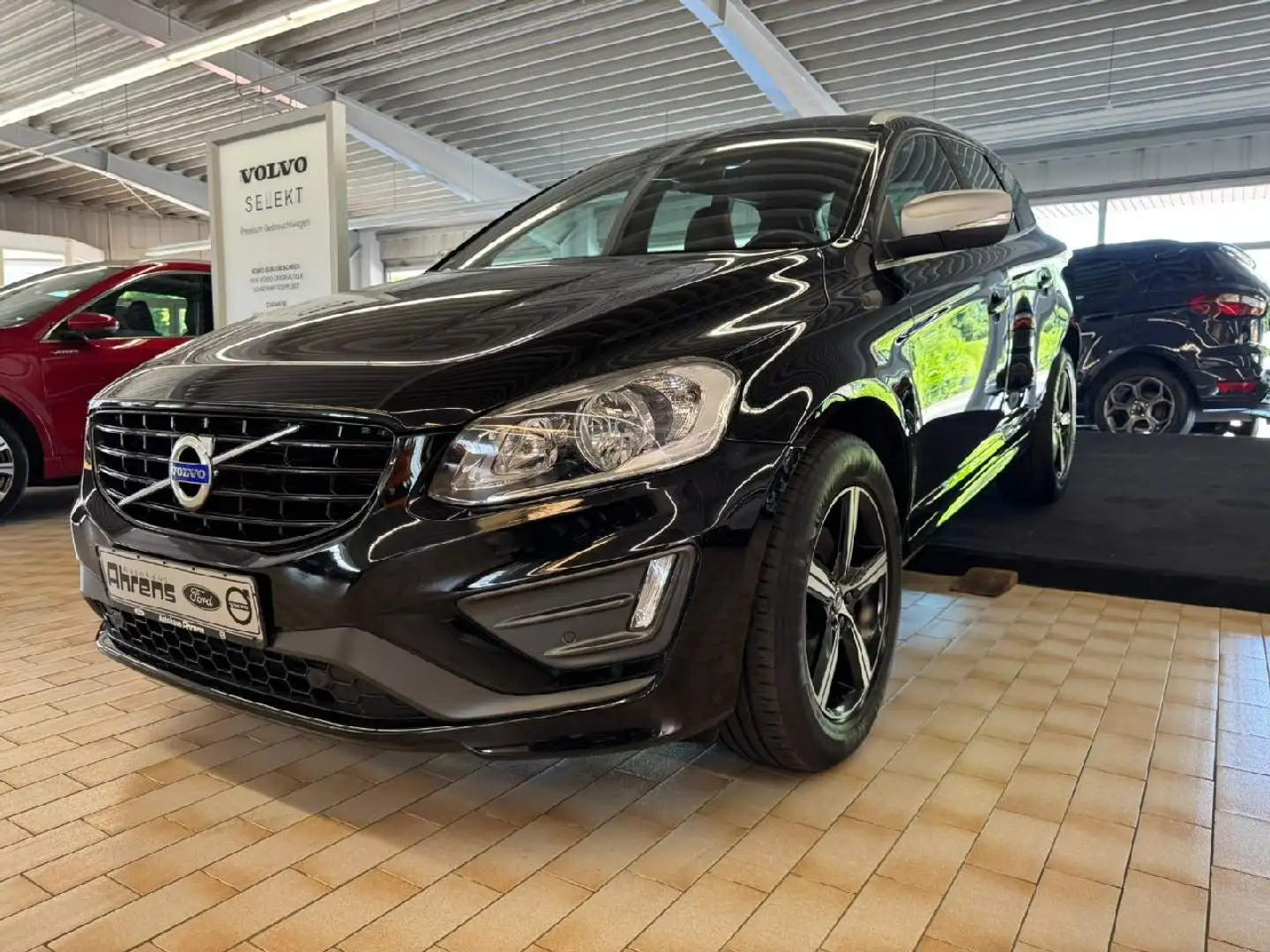 Volvo XC60 D4 R-Design *eHeck-Kamera-Navi-SHZ* Noir - 1