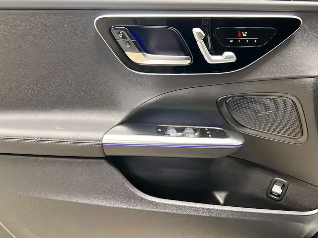 Mercedes-Benz C Class view 13
