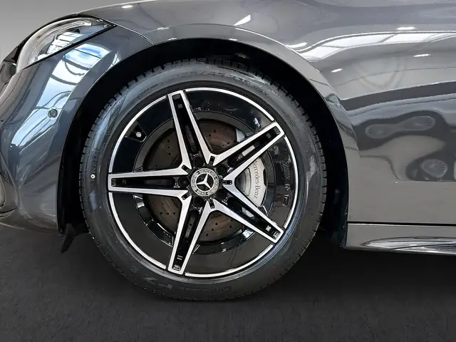 Mercedes-Benz C Class view 4