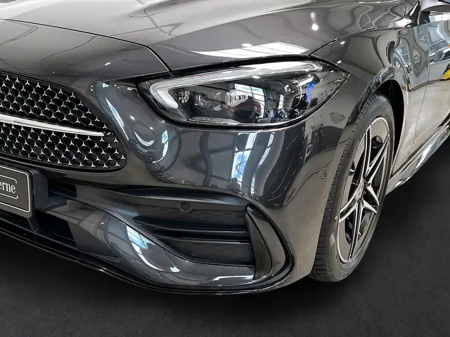 Mercedes-Benz C Class view 3