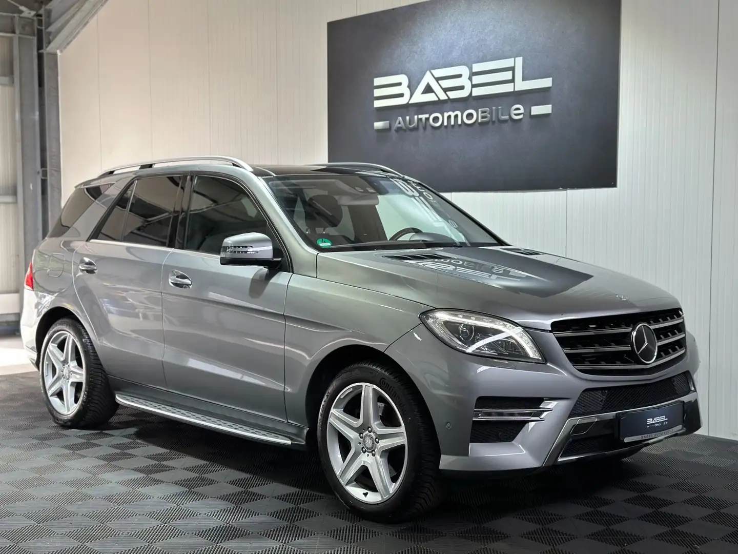Mercedes-Benz ML 350 AMG CDI BlueTec Pano AHK Kamera Ambiente srebrna - 2