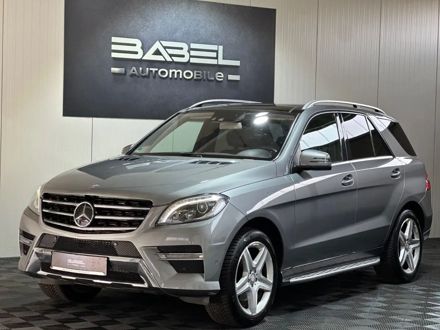 Mercedes-Benz ML 350 AMG CDI BlueTec Pano AHK Kamera Ambiente srebrna - 1