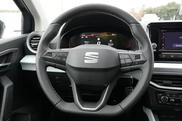 Seat Arona view 8