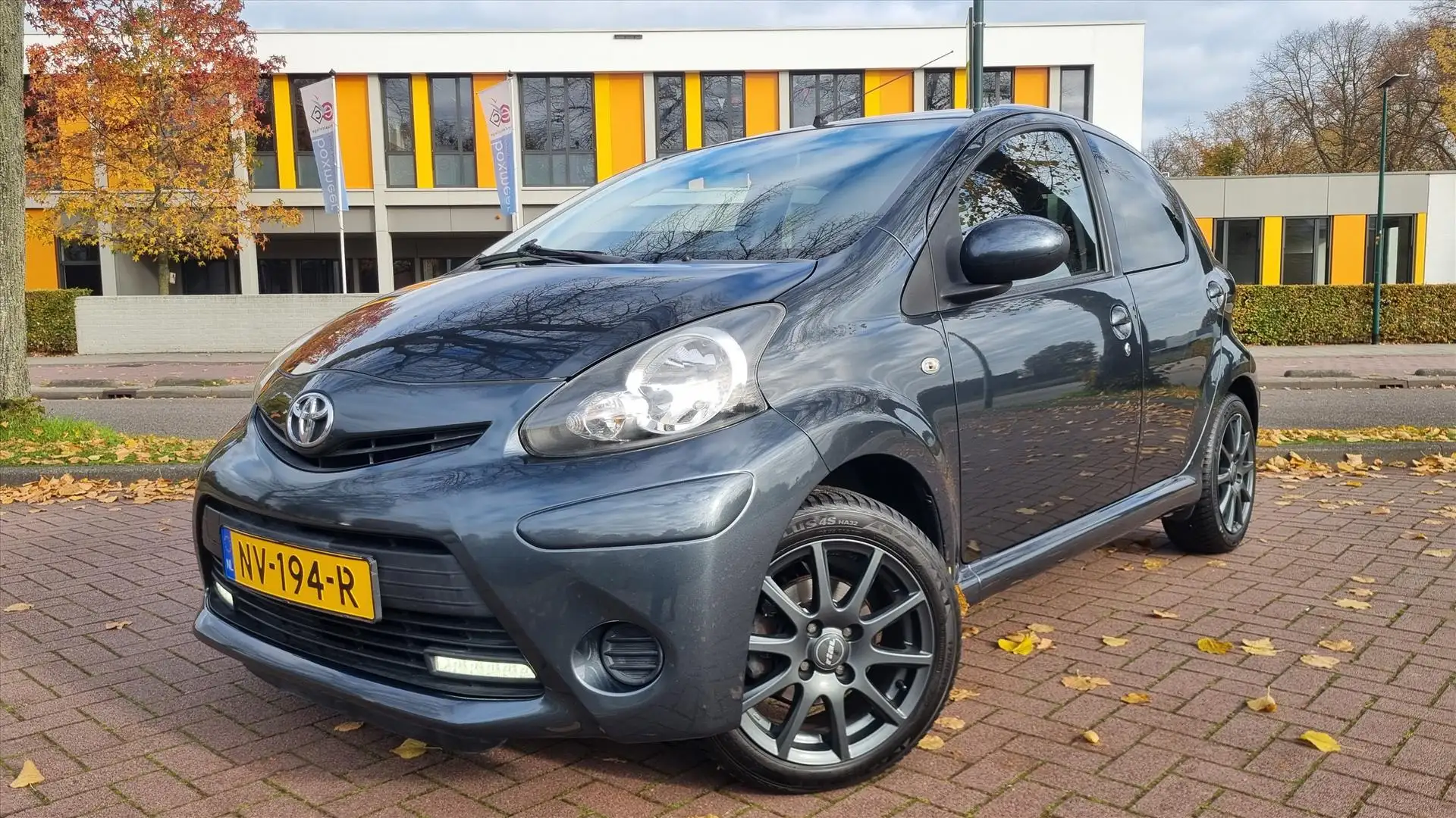 Toyota Aygo 1.0 VVT-i 5drs Comfort Airco/ Nieuwe APK Gris - 1