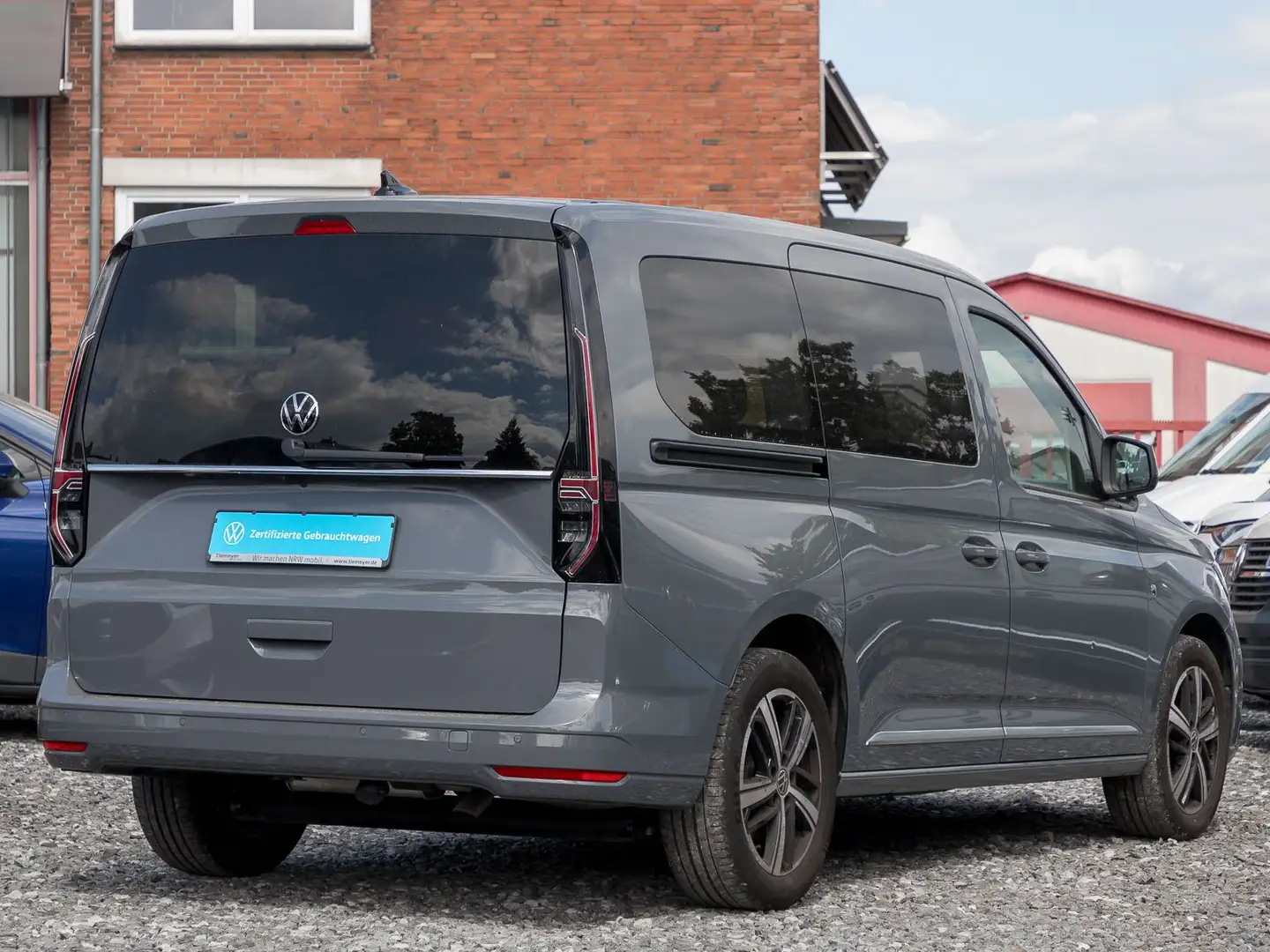 Volkswagen Caddy 2.0 TDI 4M STYLE AHK NAVI LED Silber - 2