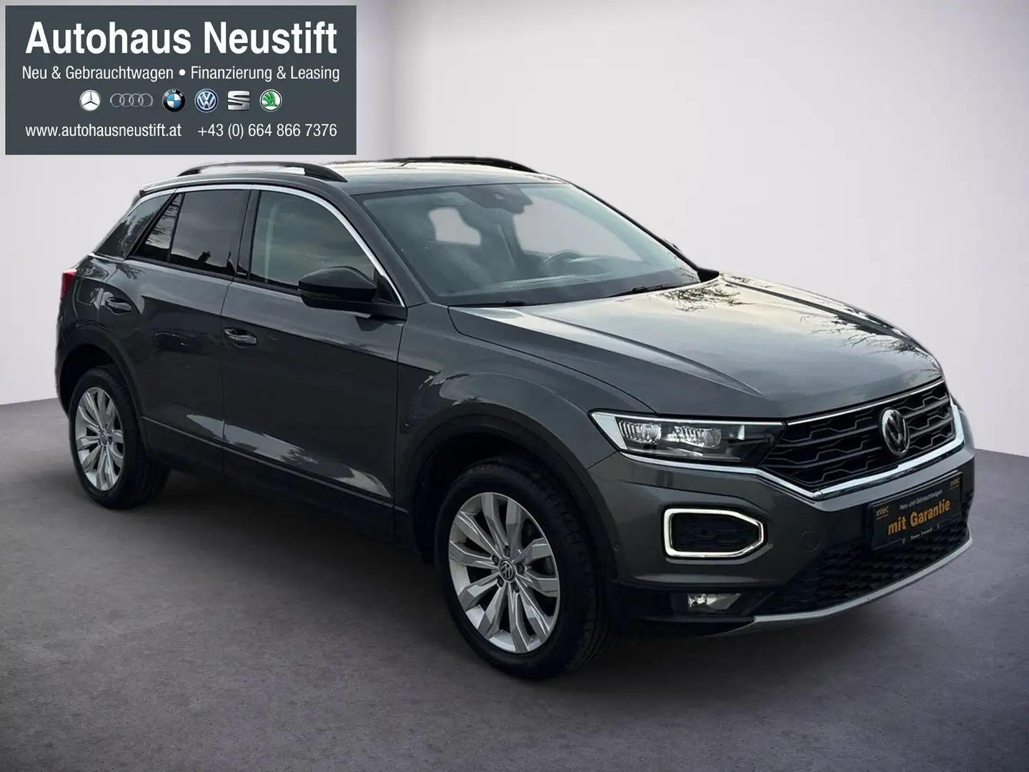Volkswagen T-Roc IQ.DRIVE Grau - 2