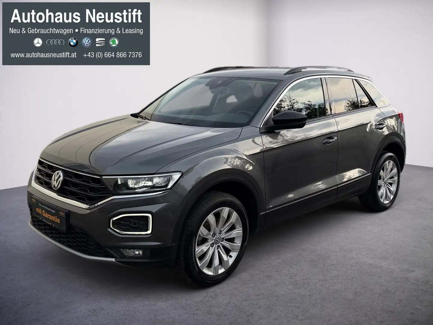 Volkswagen T-Roc IQ.DRIVE Grau - 1