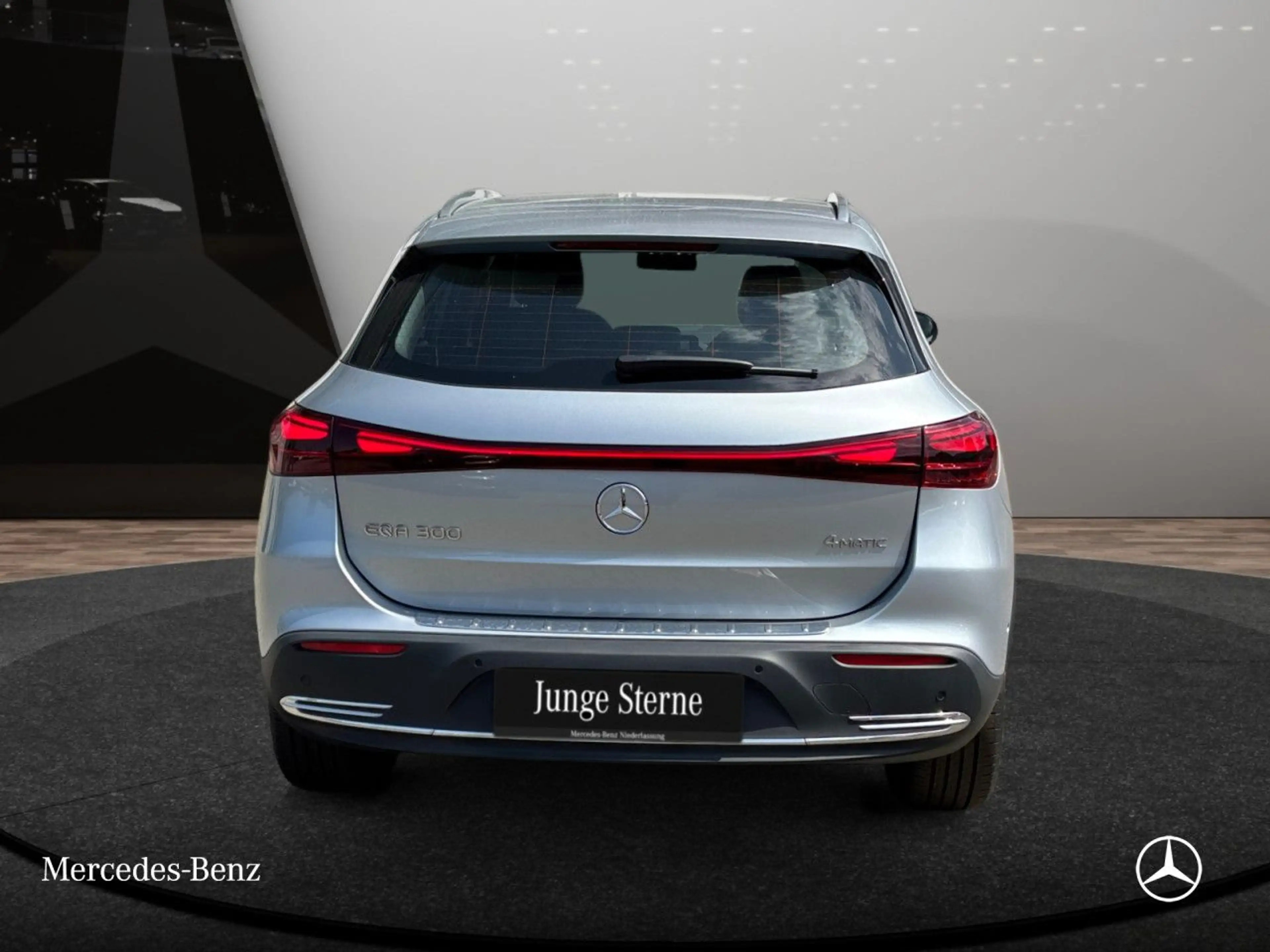 Mercedes-Benz EQA 300 4M PROG+ADVANCED+AHK+KAMERA+SPUR — photo 9