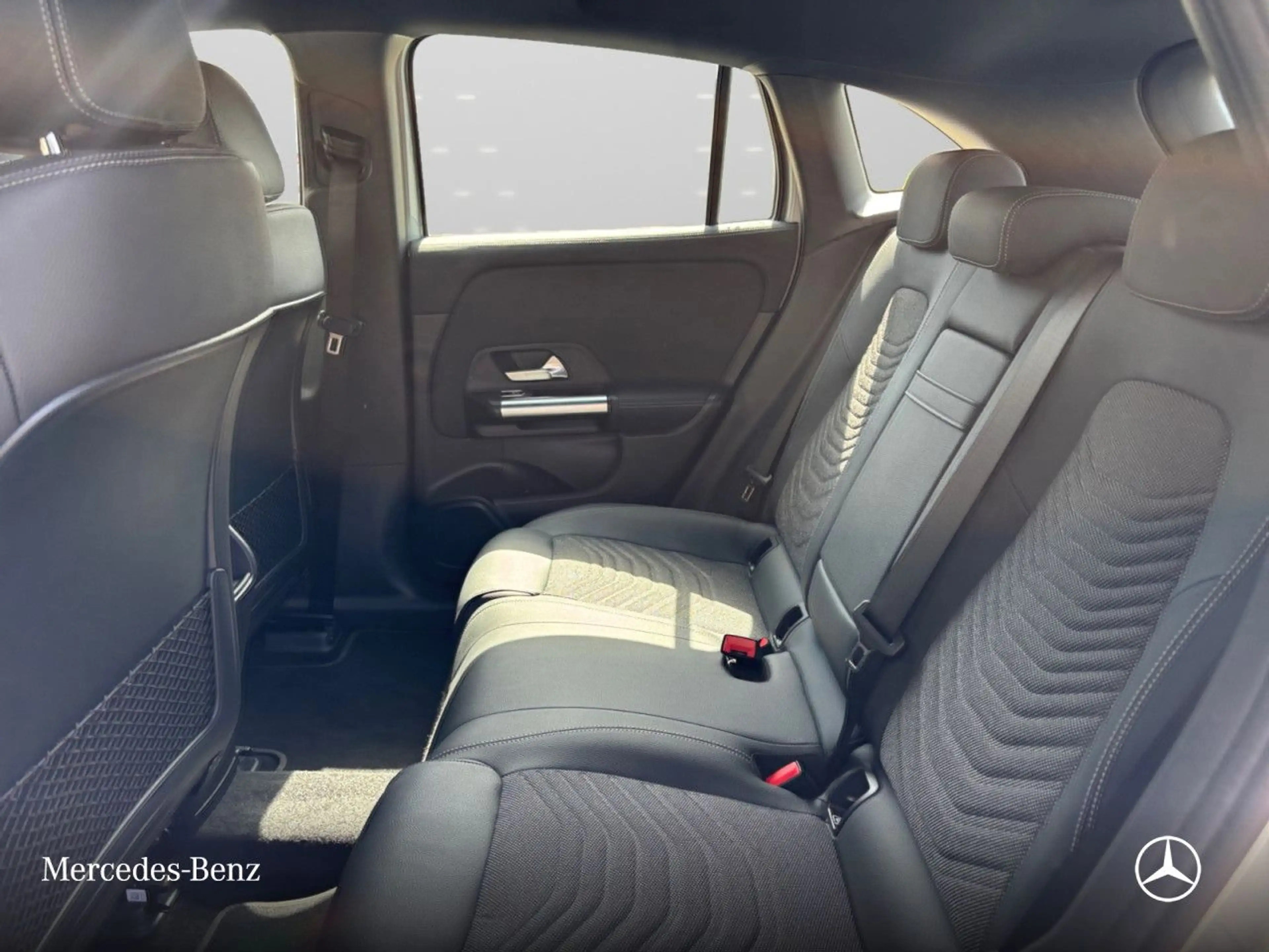 Mercedes-Benz EQA 300 4M PROG+ADVANCED+AHK+KAMERA+SPUR — photo 12